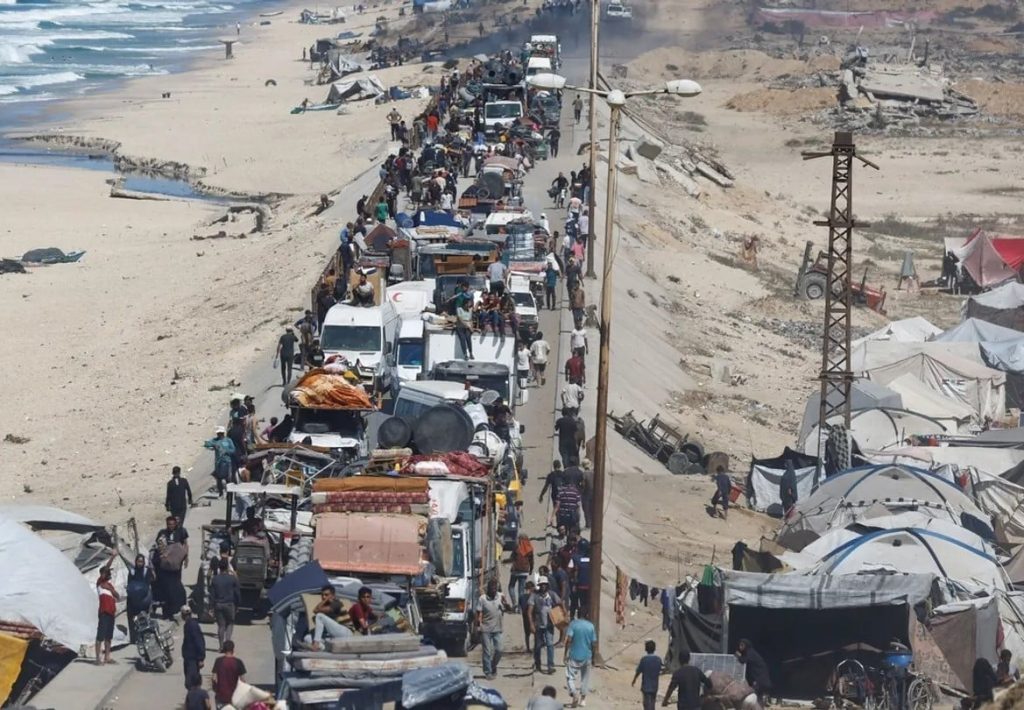  مرصد حقوقي: سيطرة الاحتلال الإسرائيلي على محور نتساريم والرشيد تهدف لفرض تهجير قسري على سكان غزة