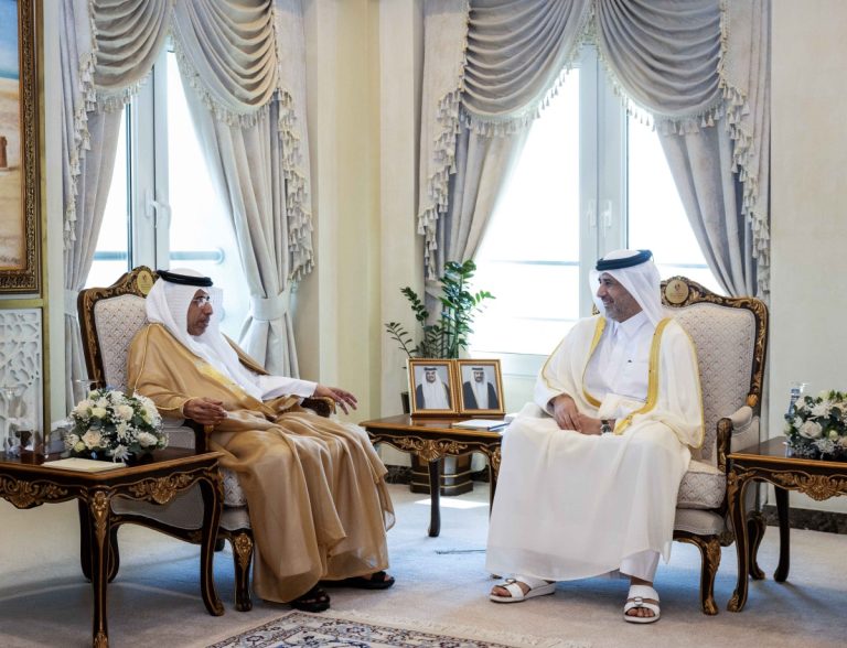  وزير الدولة للشؤون الداخلية يلتقي الأمين العام لمجلس وزراء الداخلية العرب