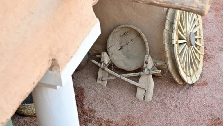 «بيوت الطين».. حنين العودة إلى الماضي الجميل