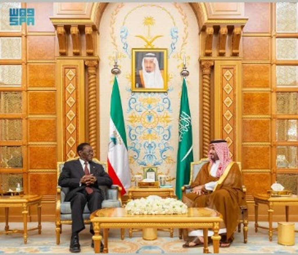 سمو ولي العهد يبحث العلاقات الثنائية والتعاون المشترك مع رئيس غينيا الإستوائية