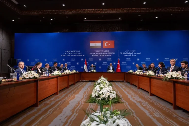 مصر وتركيا تؤكدان ضرورة الانتقال للمرحلة الثانية من خطة ترمب للسلام