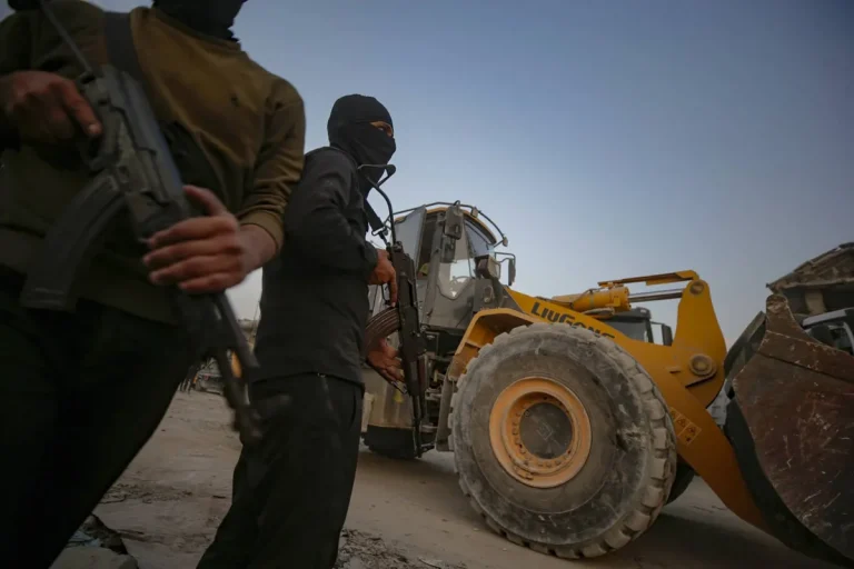 «حماس» تقرّ باعتماد «أساليب خداعية» خلال انتشال رفات رهينة إسرائيلي في غزة