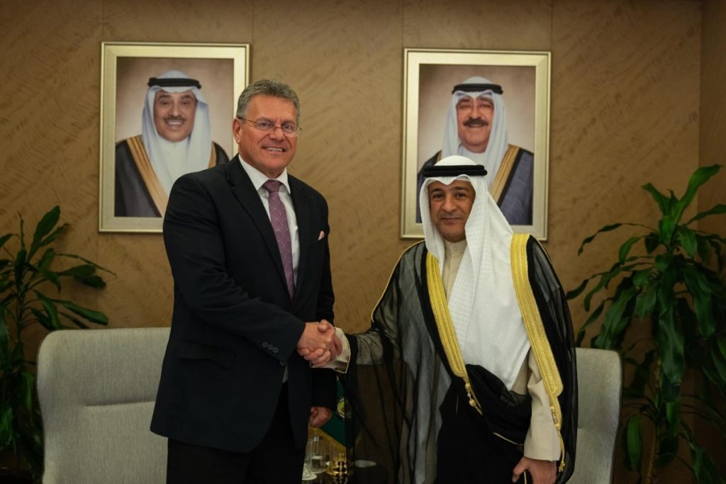 أمين عام مجلس التعاون يبحث تعزيز العلاقات الاقتصادية مع مفوض الاتحاد الأوروبي
