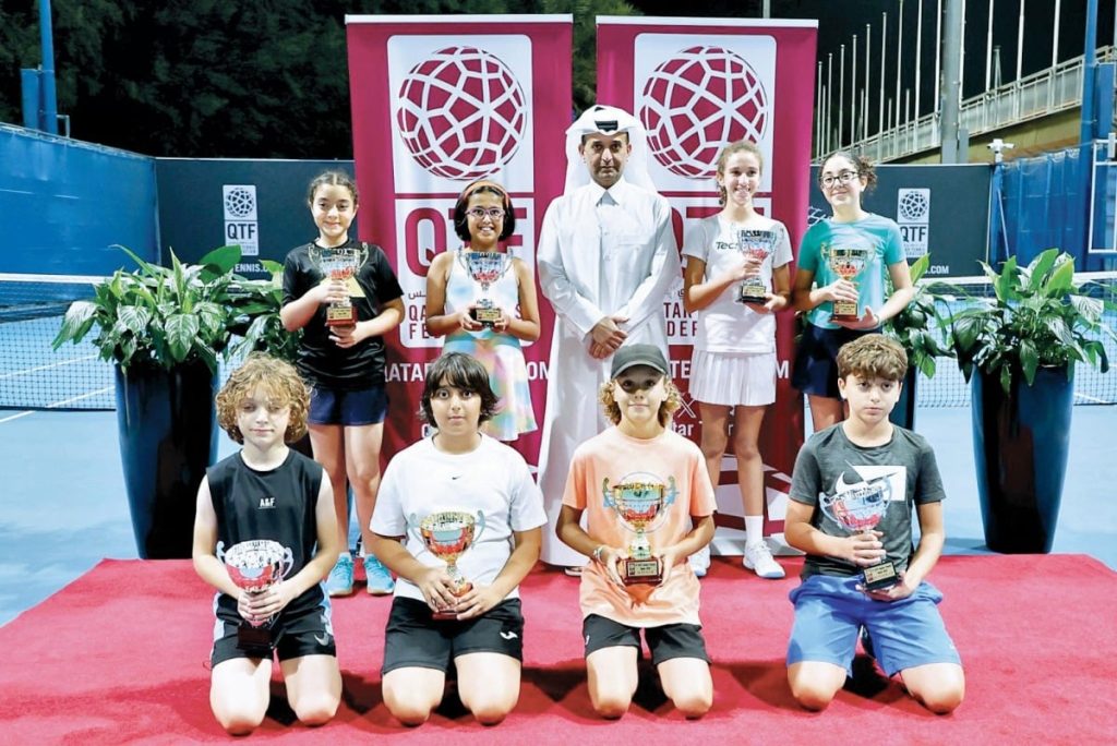  تتويج الفائزين ببطولة تنس الناشئين