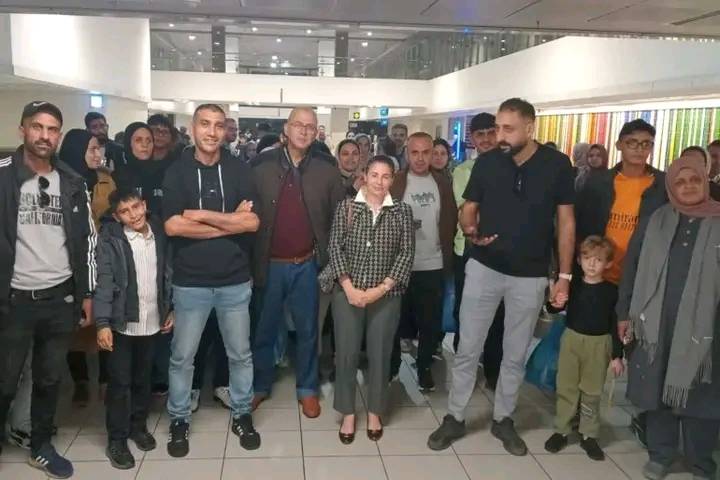  صحيفة عبرية تكشف عن منظمة غامضة تقوم بتهريب عشرات الفلسطينيين من غزة