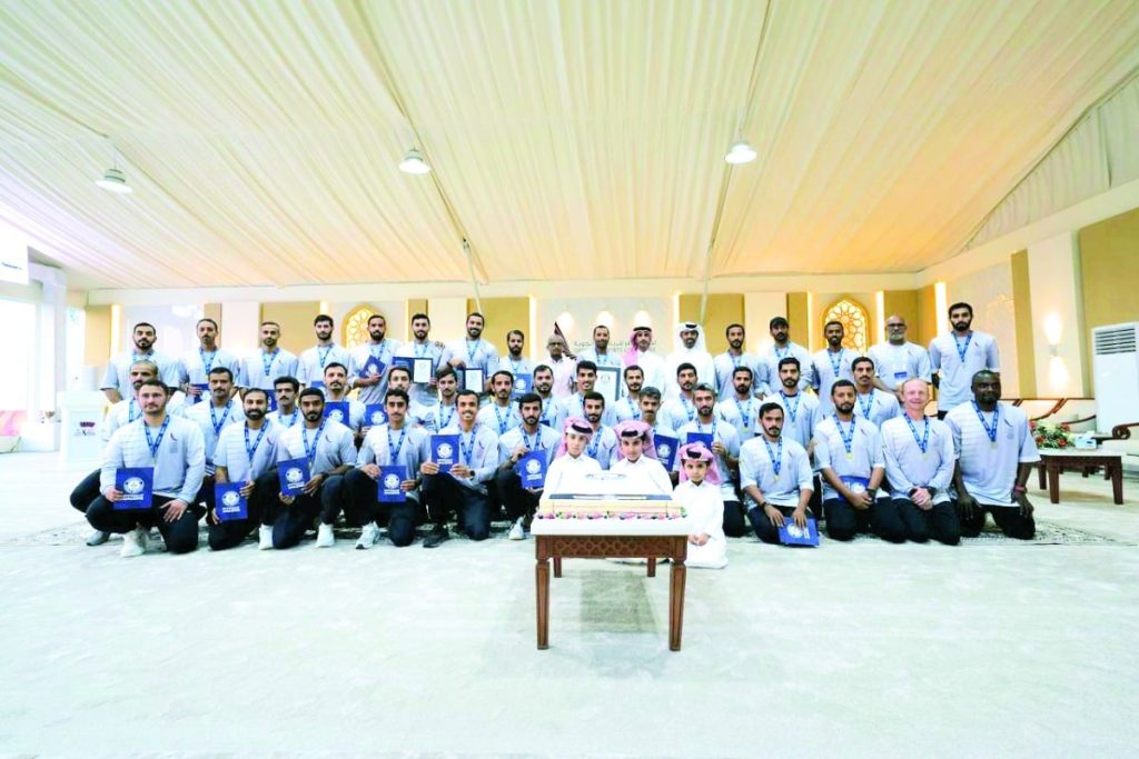  تكريم مميز لفريق العروض الجوية القطري ببطولة العالم العسكرية للقفز المظلي