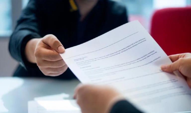  من المسؤول عن توثيق عقد الإيجار في قطر وما دور المستأجر الجديد؟