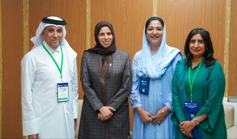  وزير التربية والتعليم تلتقي وزير الدولة لشؤون التعليم والتدريب المهني في باكستان