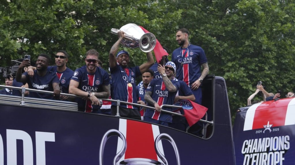  باريس سان جرمان يسمح لجماهيره بالاقتراب من كأس أبطال أوروبا