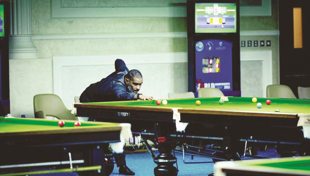 انطلاقة قوية للأدوار التمهيدية بمونديال السنوكر