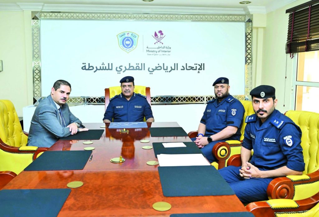 اللواء العطية يجتمع مع مدير ديوان مدير الأمن بالجزائر