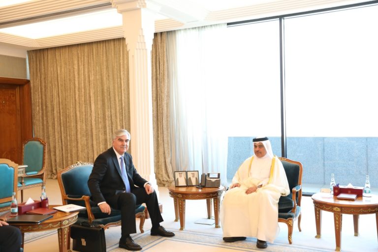  وزير المالية يجتمع مع نظيره الطاجيكستاني