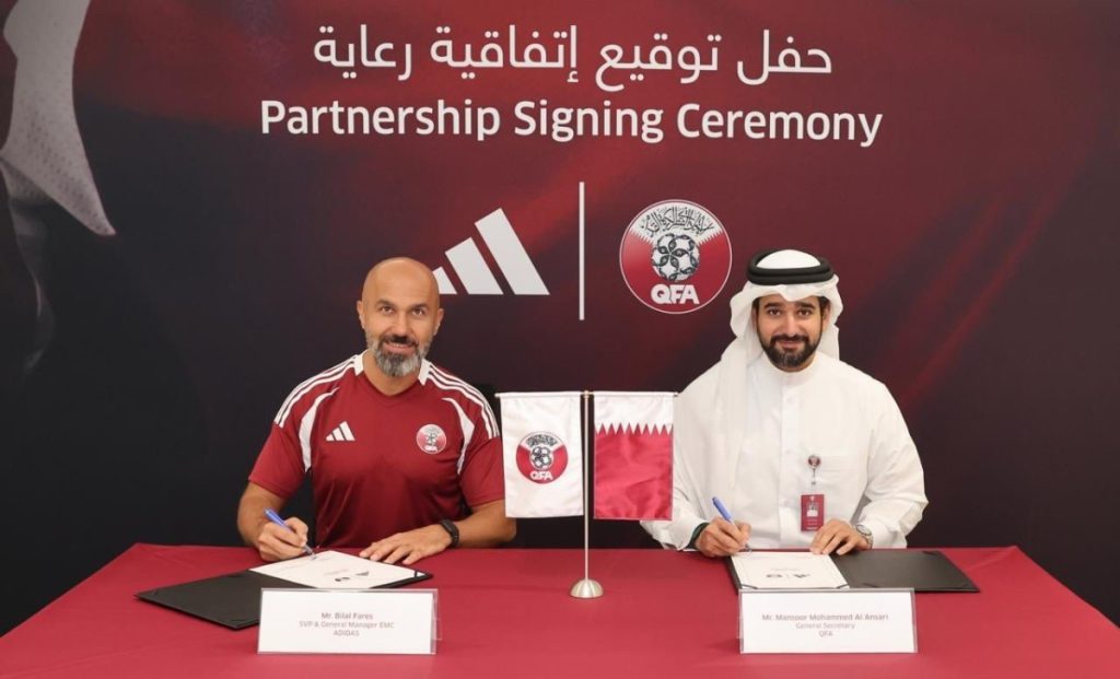 العنابي بالطقم الجديد في بطولة كأس العرب