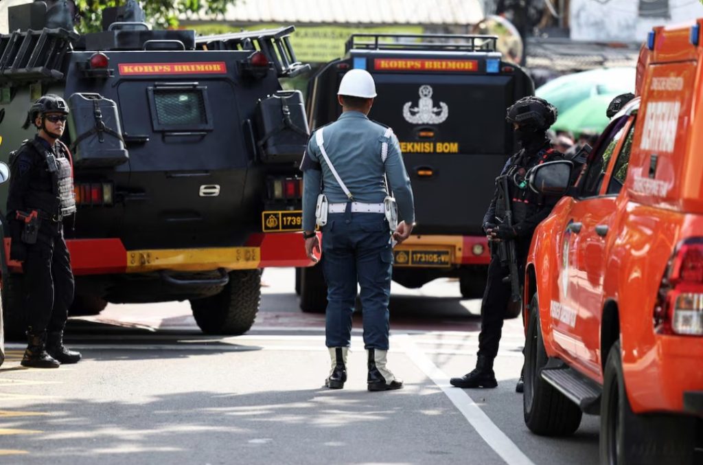  إصابة 54 شخصا جراء انفجار بمسجد في العاصمة الإندونيسية