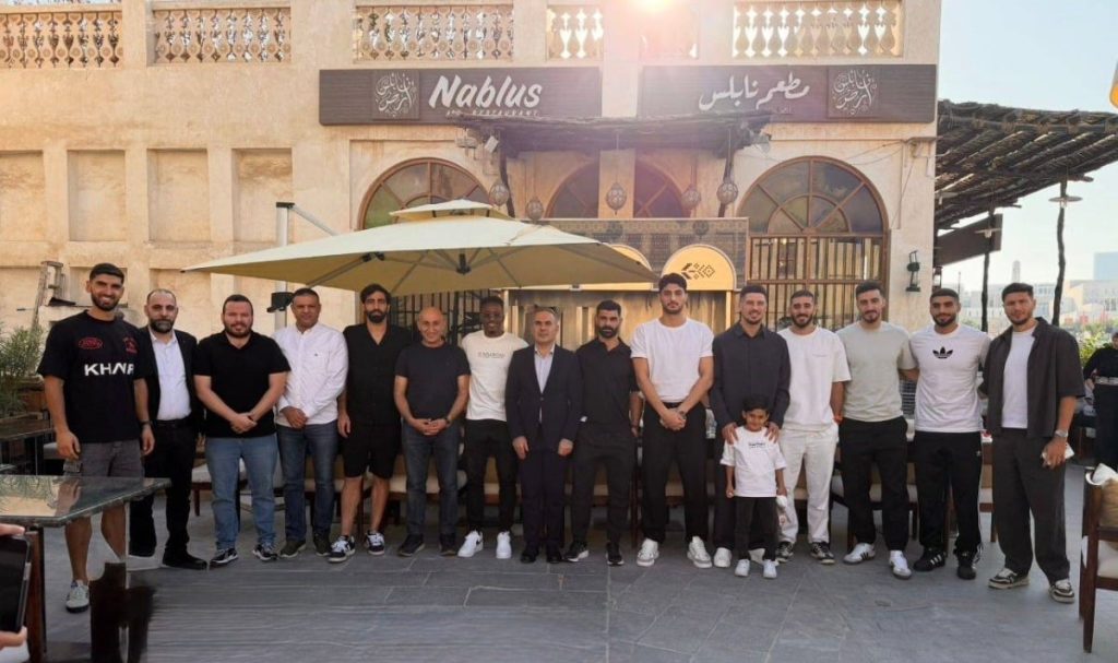 السفير الفلسطيني يلتقي بمحترفي الفدائي بدورينا