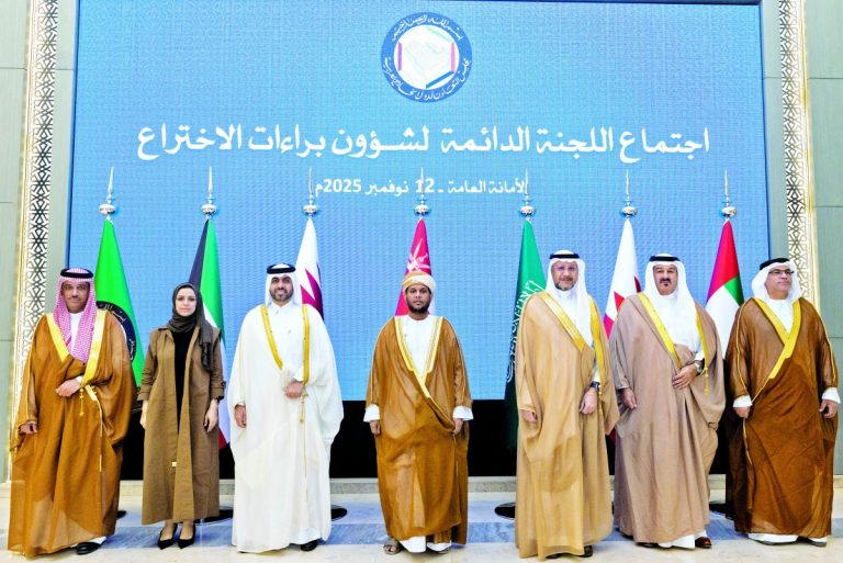 رؤساء فريق عمل لجنة الاقتصاد يجتمعون بالرياض