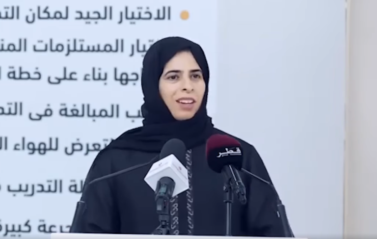  موقف مؤثر في مسجد رسول الله.. ناشطون يحتفون بفيديو لوزيرة التعليم لولوة الخاطر