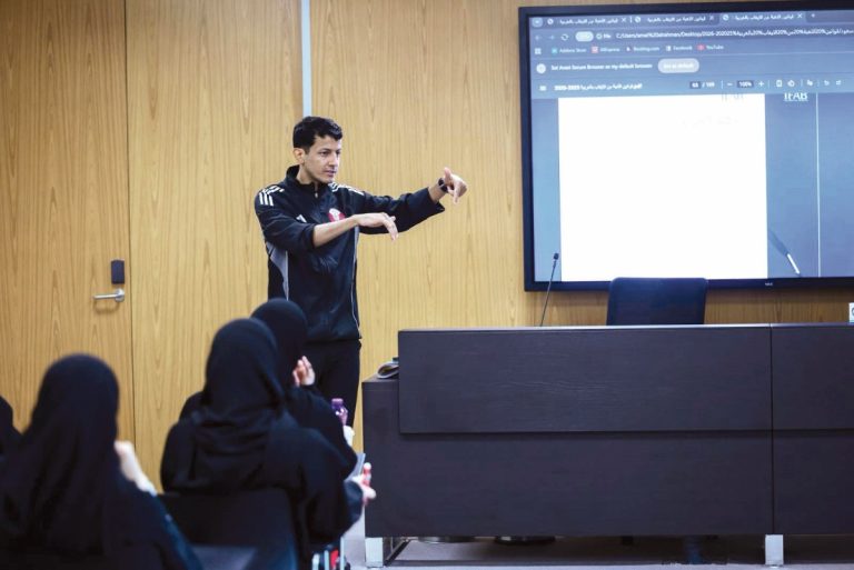  25 طالبة بجامعة قطر يتعرفن على آليات التحكيم