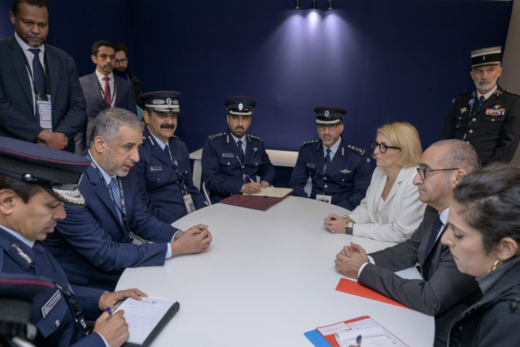 وزير الدولة للشؤون الداخلية يجتمع مع وزير الداخلية الفرنسي