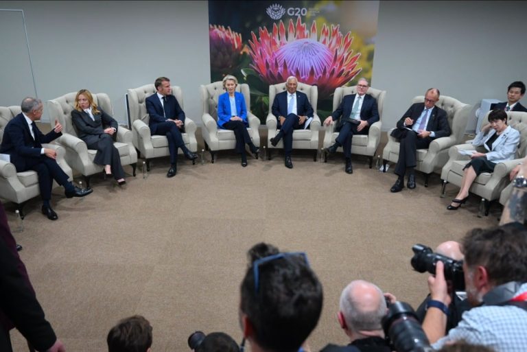  زعماء أوروبيون يرحبون بخطة أمريكا للسلام في أوكرانيا ويؤكدون حاجتها لتعديلات