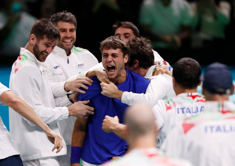  إيطاليا تفوز على إسبانيا وتحرز لقب كأس ديفيز للتنس للمرة الثالثة توالياً