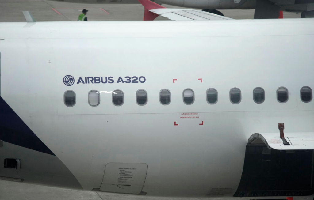  بعد استدعاء إيرباص لـ 6 آلاف طائرة.. شركات الطيران حول العالم تلغي رحلاتها الجوية