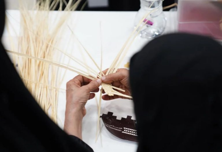 صناعة الخوص في جازان.. حرفةُ الأجداد تُزهر في “سوق حِرفة”