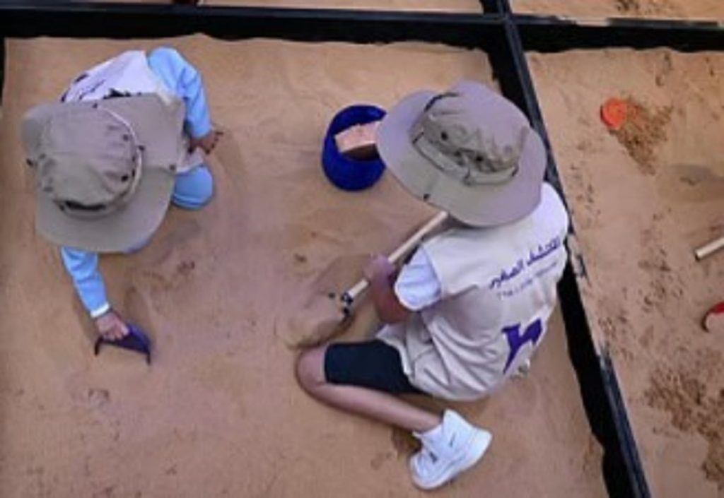 فعالية المكتشف الصغير تهدف لتعليم الأطفال أهمية الآثار