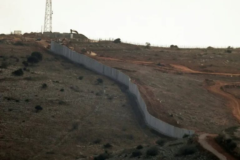 الجدار الإسرائيلي بالغ الخطورة وهو تمهيد لاحتلال الجنوب اللبناني وتقسيمه