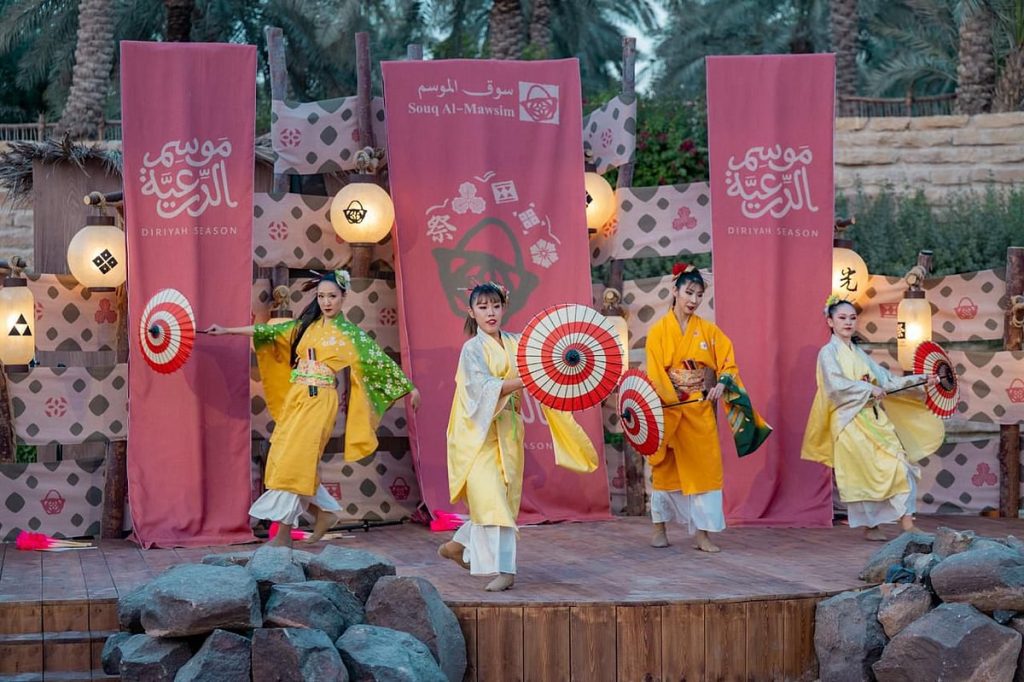 سوق الموسم ينطلق من منطقة الطوالع التاريخية بـ “النجناج”