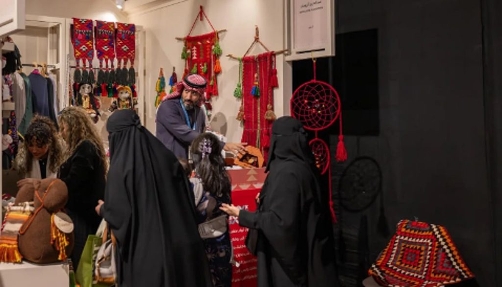 السدو يروي ذاكرة البادية بلغة حديثة في معرض “بنان”