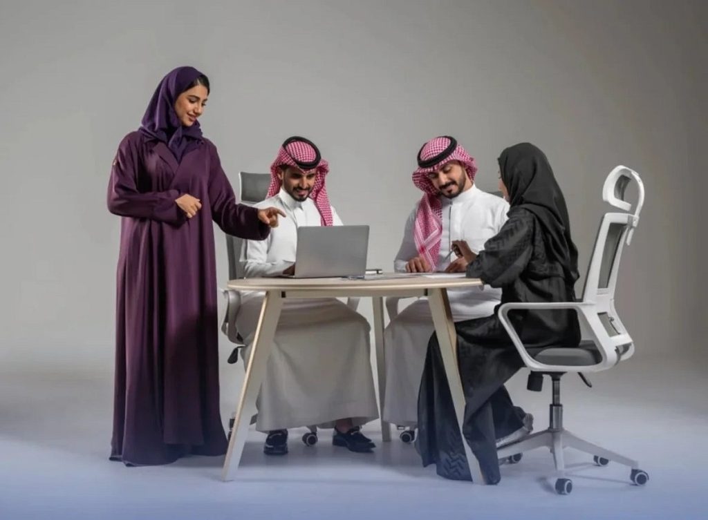 تصل لـ8000 ريال.. غرامة توظيف عمالة غير سعودية في مهنة مقصورة على السعوديين