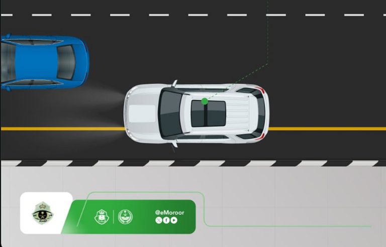 المرور: القيادة على أكتاف الطريق مخالفة مرورية تصل غرامتها إلى 2000 ريال