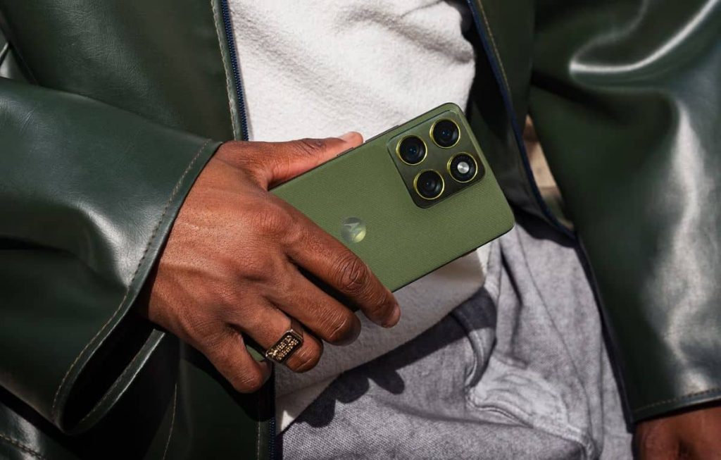 موتورولا تدخل سباق الهواتف النحيفة بهاتفها الجديد Edge 70