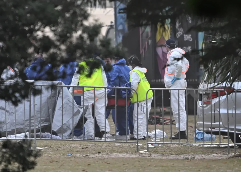 فيديو جديد… زوجان نزعَا سلاح أجد منفذي «هجوم سيدني» قبل مقتلهما