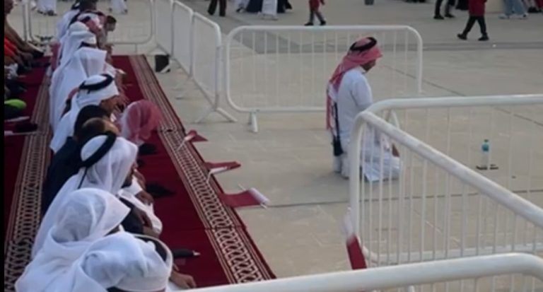 صلاة المغرب من ساحة استاد البيت قبيل مباراة قطر وفلسطين