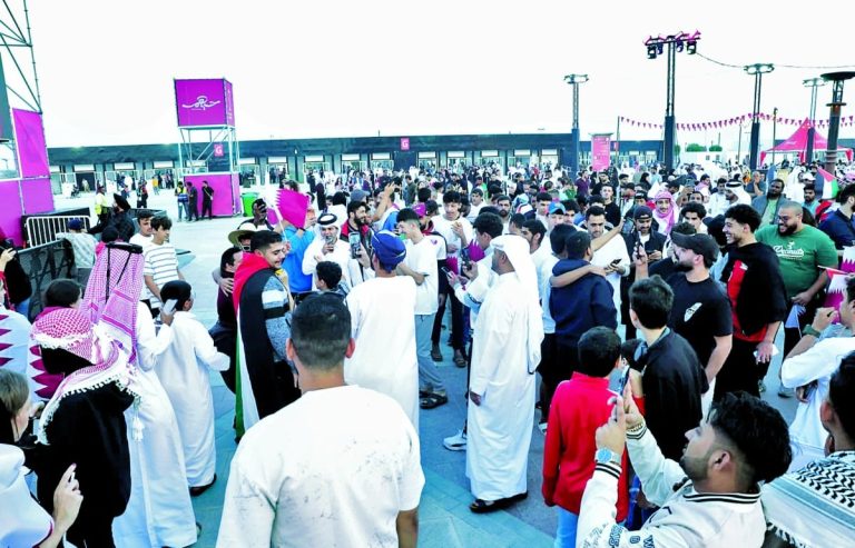  فعاليات تراثية وأنشطة ترفيهية زينت محيط استاد البيت.. كرنفال جماهيري في منطقة «الفان زون»