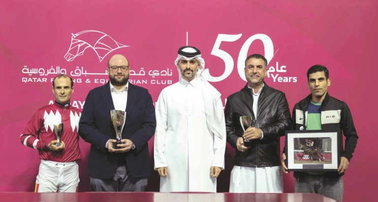 الجواد "أسطوري" يفوز بكأس بو سمرة