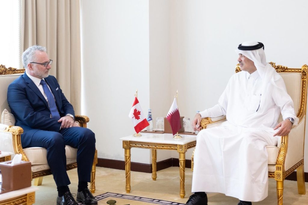 وزير الدولة لشؤون التجارة الخارجية يجتمع مع المستشار الأول لرئيس الوزراء الكندي لشؤون السياسة الخارجية