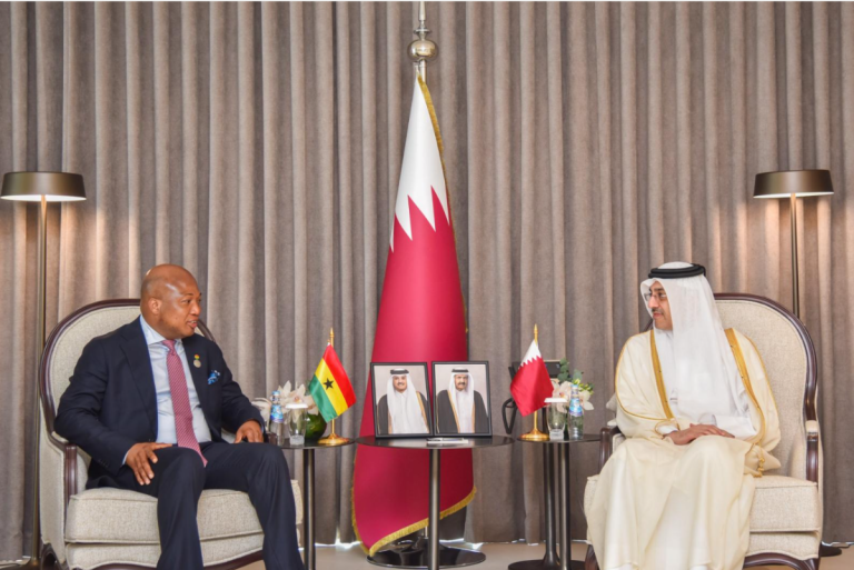 وزير العمل يجتمع مع وزير خارجية جمهورية غانا