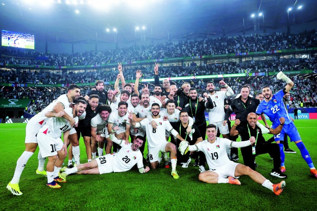 مونديال العرب.. رياضيون وناشطون فلسطينيون بعد التأهل لربع النهائي: الفدائي يوجه رسالة إلى العالم