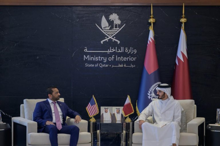  وزير الداخلية يلتقي مدير مكتب التحقيقات الفيدرالي الأمريكي