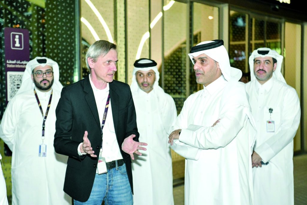 وزير المواصلات يتفقد مترو الدوحة