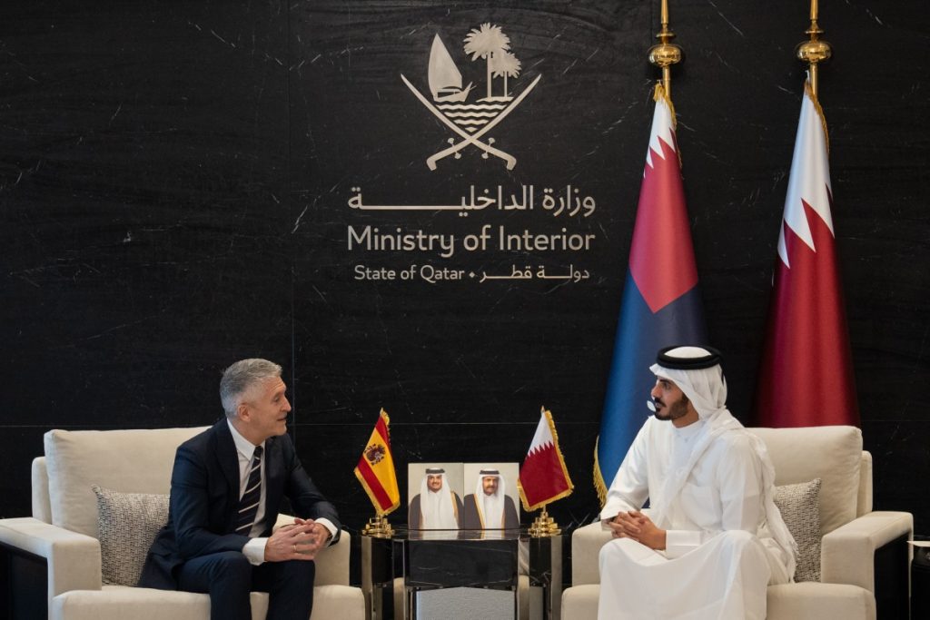 وزير الداخلية يلتقي نظيره الإسباني ويوقعان خطة عمل مشتركة لتبادل المعلومات ومكافحة الإرهاب والجريمة