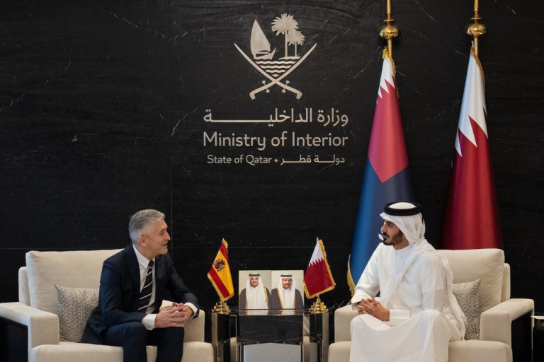 وزير الداخلية يلتقي نظيره الإسباني ويوقعان خطة عمل مشتركة لتبادل المعلومات ومكافحة الإرهاب والجريمة
