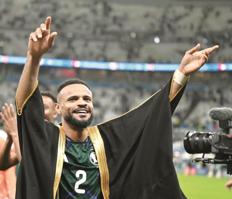  مونديال العرب.. نجم الأخضر السعودي علي مجرشي يؤكد بثقة كبيرة بعد الـتأهل: سأرتدي «البشت» في نهائي لوسيل