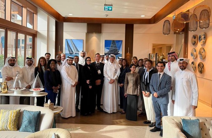 وزير الدولة لشؤون التجارة الخارجية يجتمع مع وفد من الشركات الأمريكية المتخصصة في الذكاء الاصطناعي