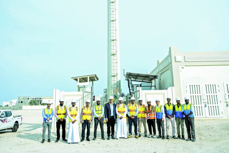  فريق من فودافون يزور مواقع شبكة الاتصالات