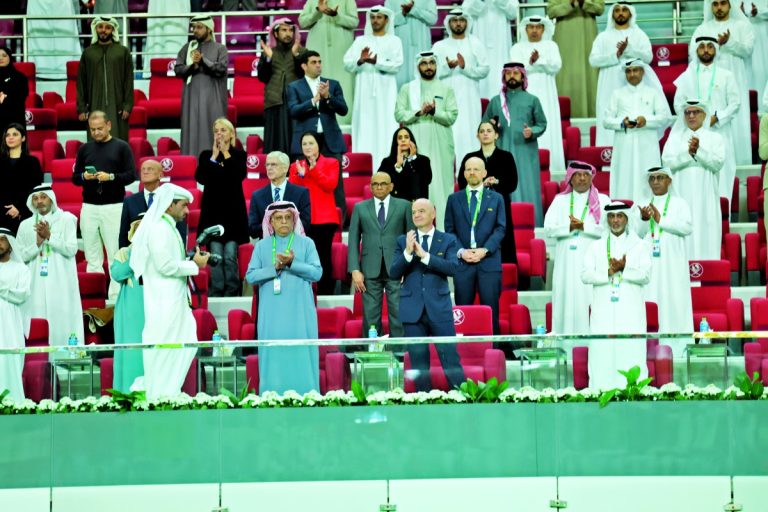 وزير الرياضة والشباب يتابع مباراة الإمارات والمغرب