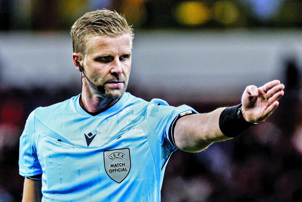  السويدي نيبرغ حكما للنهائي العربي